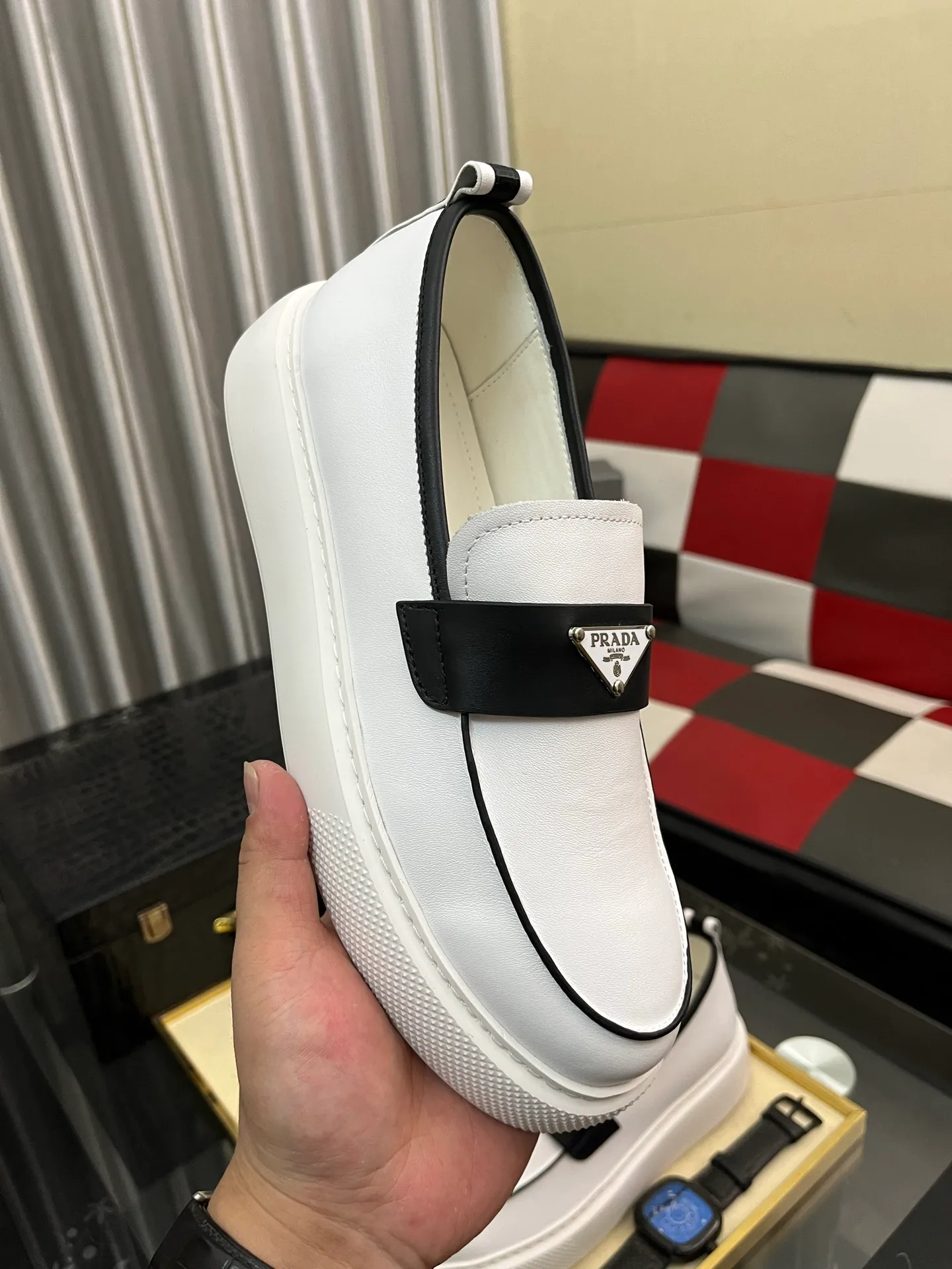 Men's shoes 💰: 560⌚️⌚️[PRADA] Prada casual shoes, originally developed 1:1, made of high-mercerized cowhide with imported cowhide, silk sheepskin lining, rubber outsole, comfortable and soft on the foot, size: 38-443️⃣Colors available
